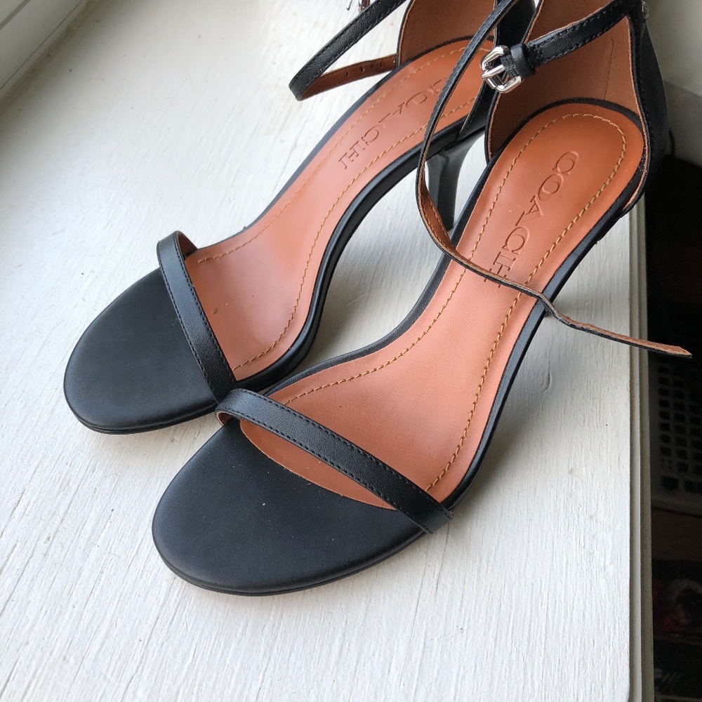 Coach open toe leather strap shoe size 5 mint condition sandal heel open toe